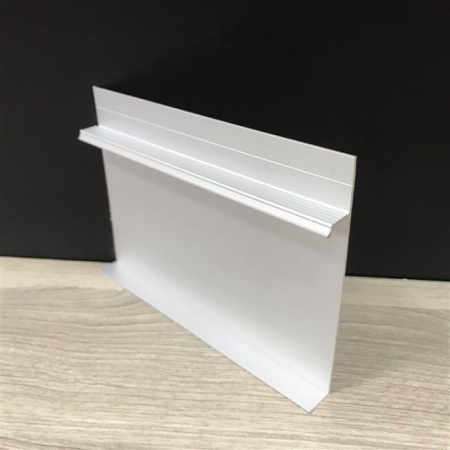 Алюминиевый профиль скрытого плинтуса с полкой анодированный