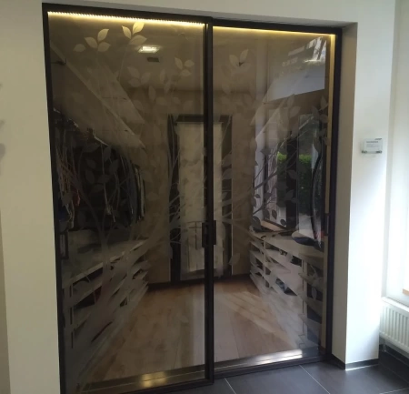 Стеклянная перегородка